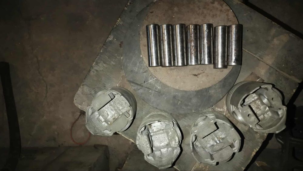 Поршня ЗИЛ з палицями нові 7шт