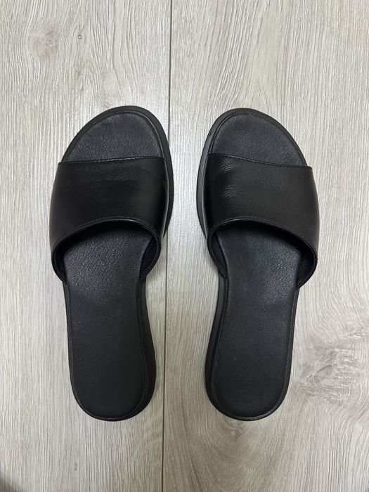 Натуральні шкіряні  шлепанці