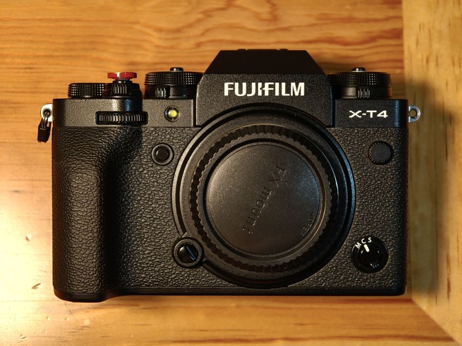 Fujifilm X-T4 (Com Grip, 5 baterias e cage)