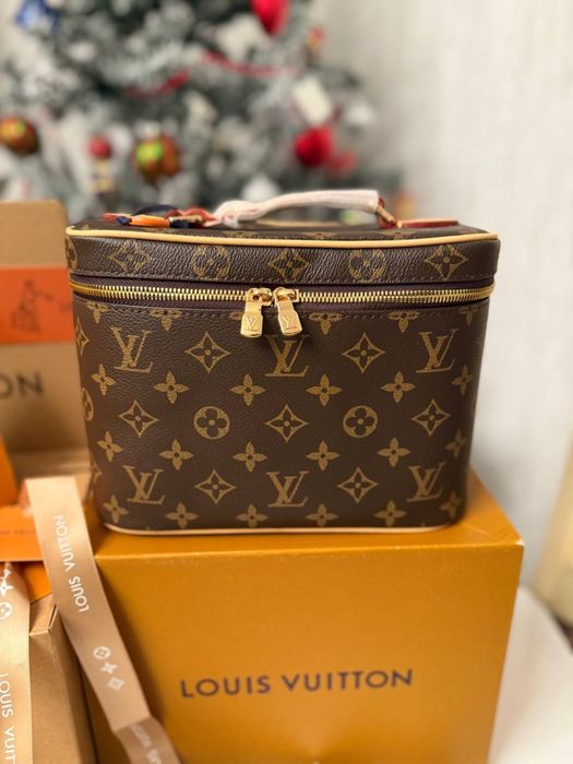 Косметичка кейс в среднем размере брендовая Louis Vuitton луи витон