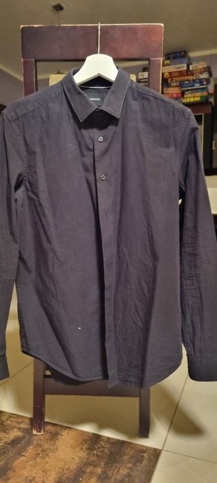 Czarna gładka koszula