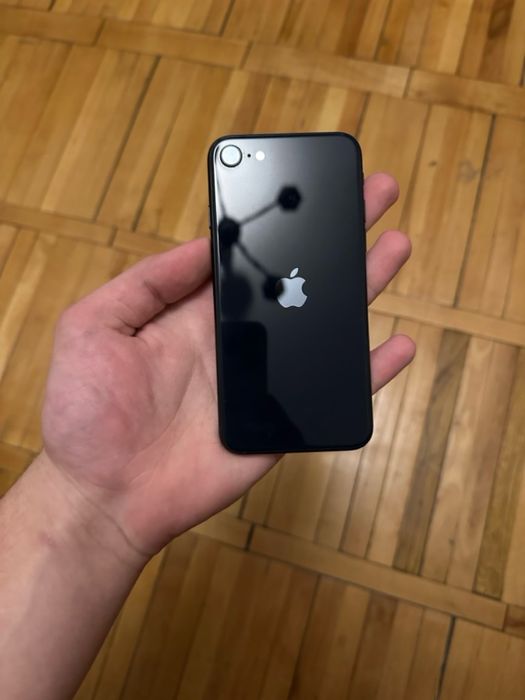iPhone SE 3 64GB чорний, батарея 100%, sim не працює тільки Wi-Fi