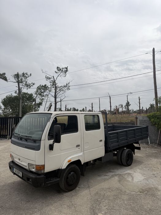 Nissan tribasculante ligeira