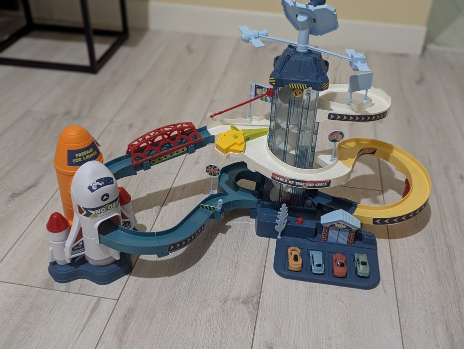 Дитячий автомобільний трек "Космічна станція"