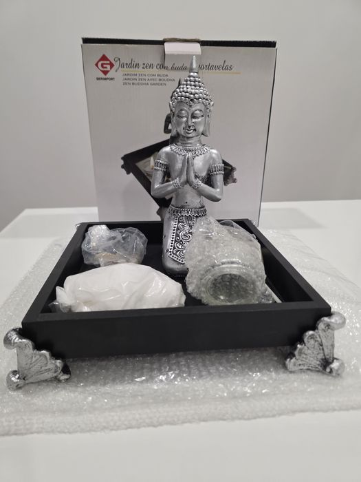 Conjunto jardim zen com buda