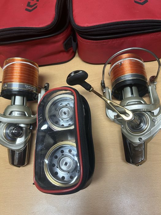 Carretos Daiwa Emblem Surf Light 45 CW como novos
