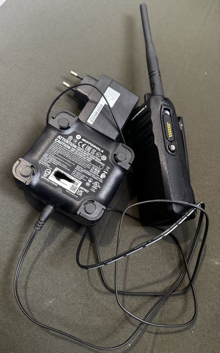 Портативна DMR радіостанція Motorola Mototrbo R7a