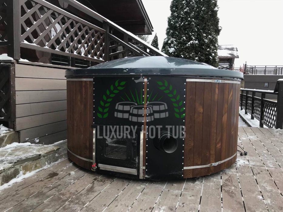 Вуличне джакузі на дровах