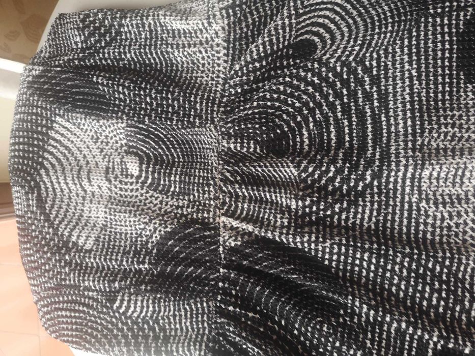 Zwiewna Sukienka do kolana do biura i na imprezę