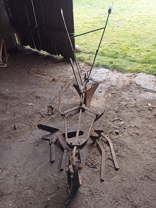 Kopaczka konna sieczkarka pług beczka dołownik sprężynówka kultywator