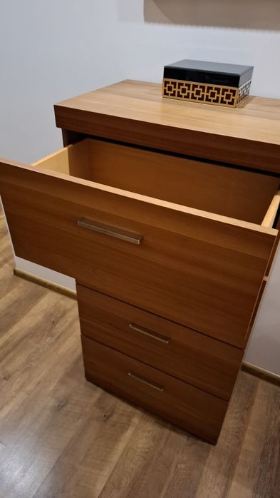 Komoda .Drewno Stan Bardzo Dobry.