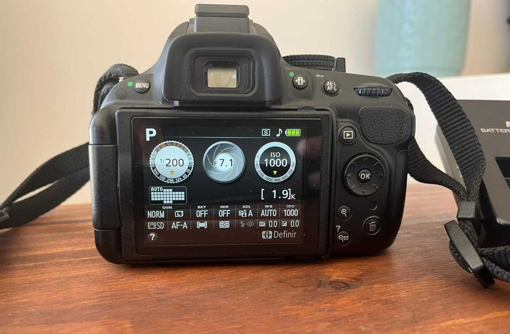 Nikon D5200 + objetiva 18–55 mm VR | aprox. 7.500 disparos | 2 baterias