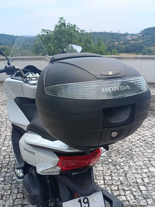 2015 Honda PCX em excelente estado + vidro GIVI + mala Honda (mesma chave)