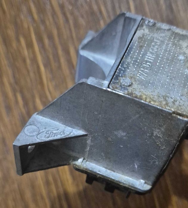 Przełącznik Manetka Świateł Wycieraczek FORD FIESTA MK1 (77-83r.)