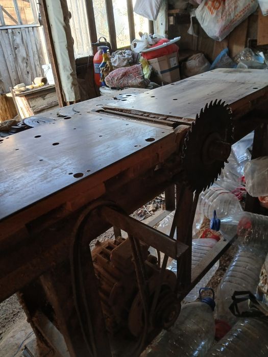 Деревообрабатывающий станок.