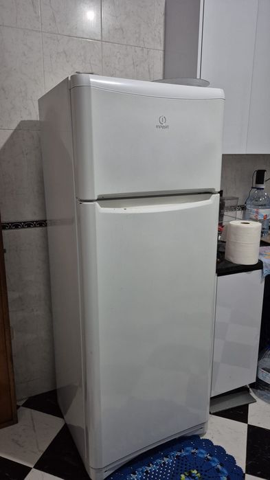 Cama casal + Frigorífico