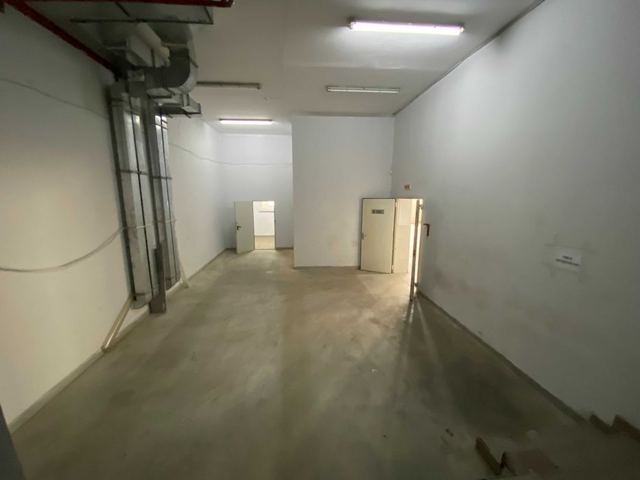 Комерційні та складські площі, офісні приміщення