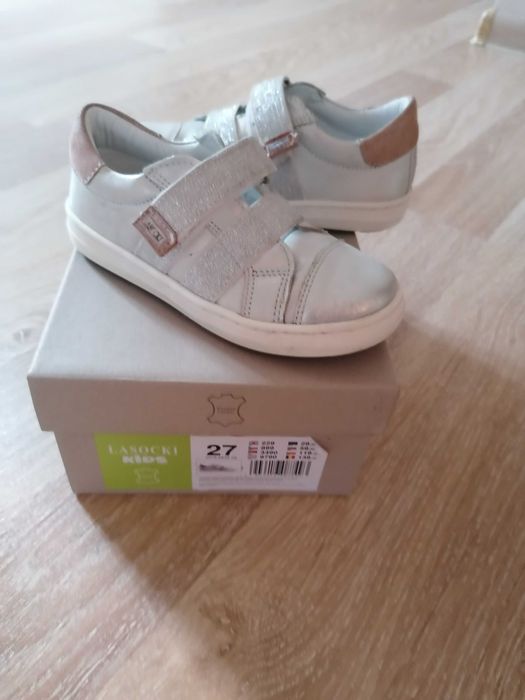 Półbuty,, Lasocki"rozm. 27
