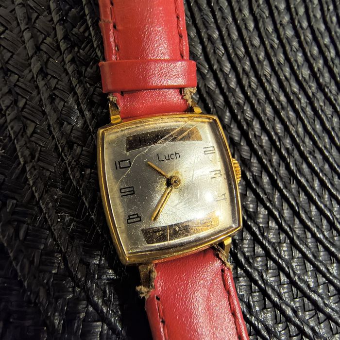 Zegarek Radziecki damski Łucz na kamieniach