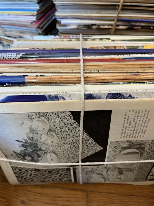 Lote de 45 revistas ponto de cruz, crochet e outros