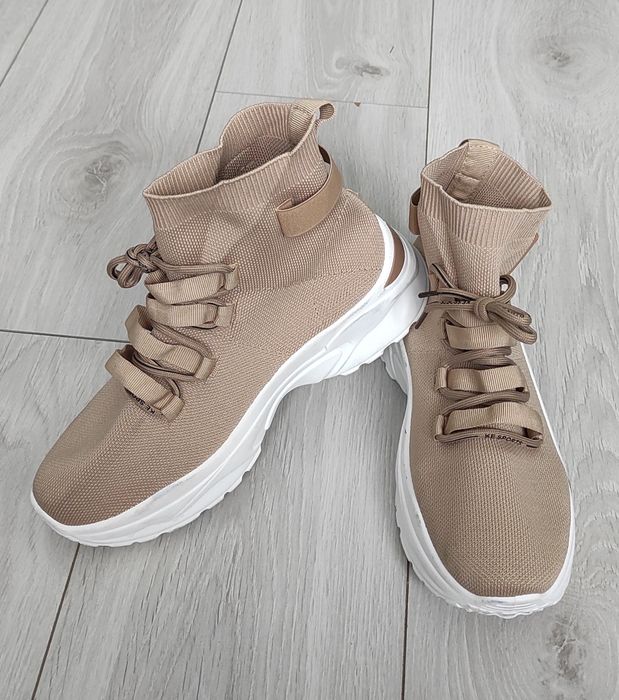 Beżowe elastyczne sneakersy r 39/40