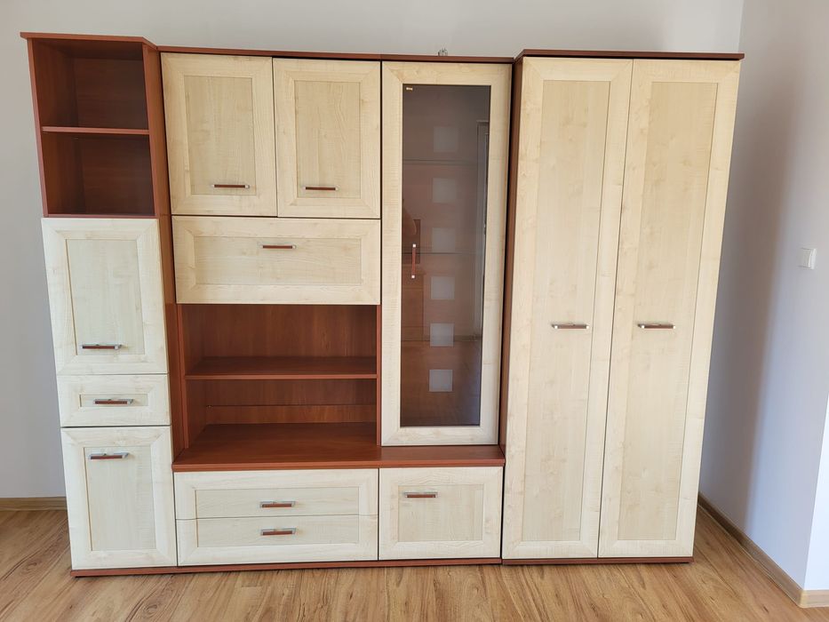 Zestaw mebli szafa z witryną okazja