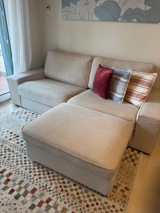Sofá 3 lugares, KIVIK, cor Tresund bege claro+Repousa-pés c/arrumação