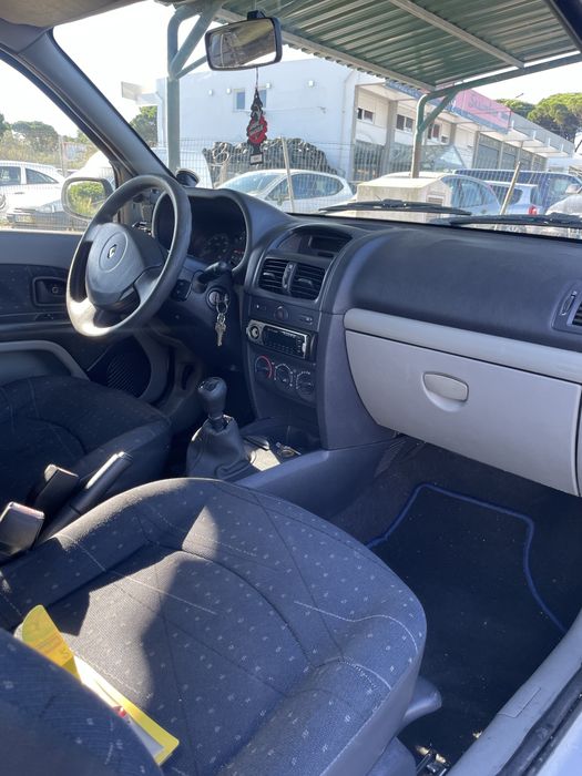 Renault Clio 1.2 16V – 2001 | Económico e Fiável