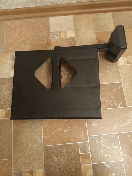 Полиця настінна металева.