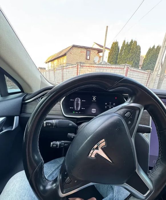 Продам Tesla model s 2015