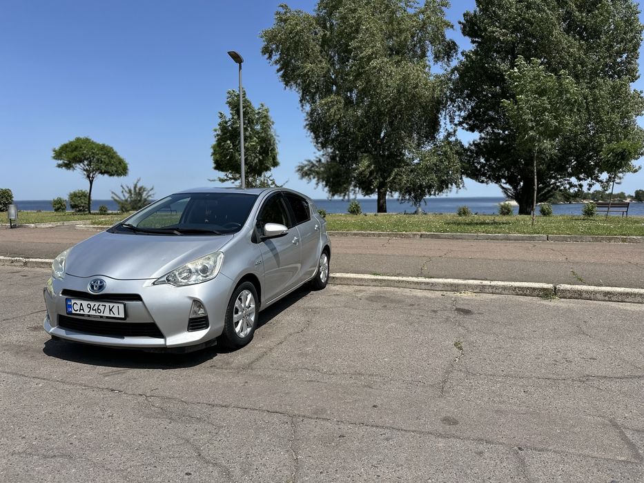 Toyota Aqua гібрид