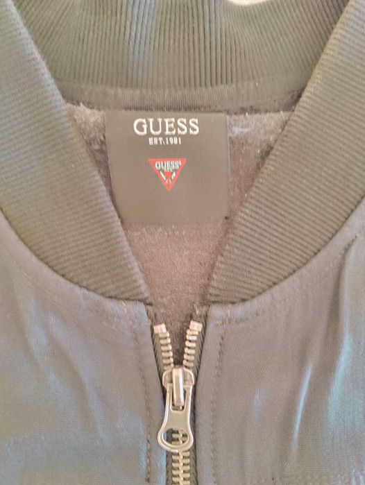 Casaco Guess tam. L em ótimo estado