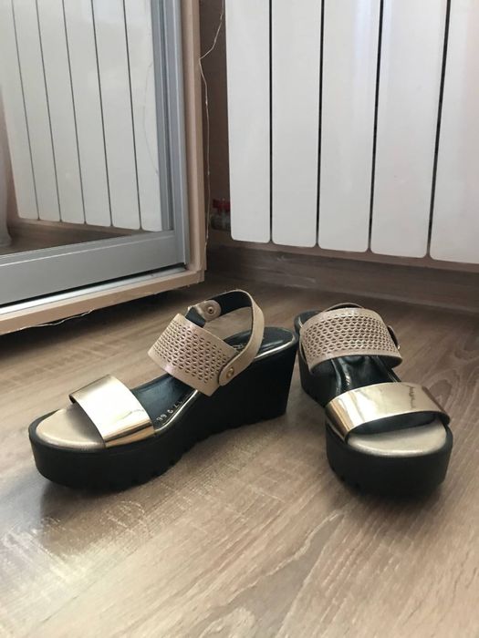 Нові босоніжки чорні