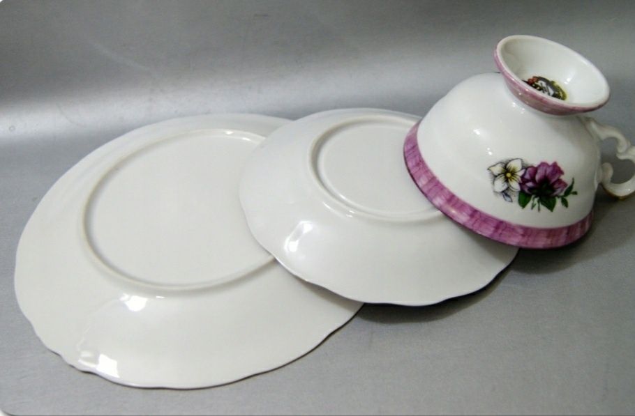 Komplet filizanek porcelanowych