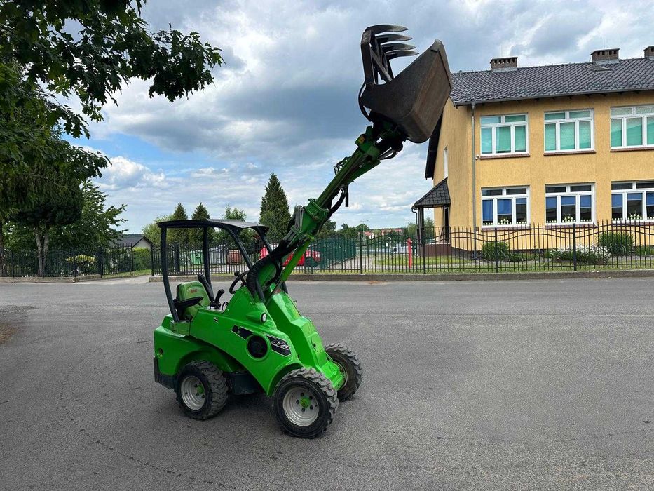 Ładowarka przegłubowa Avant 423