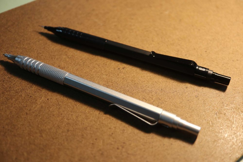 2 Lapiseiras de Metal 0.3mm (Ponta Retrátil) - Nunca usadas
