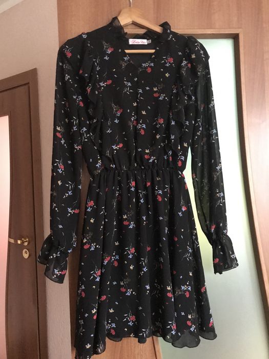 чорна шифонова сукня