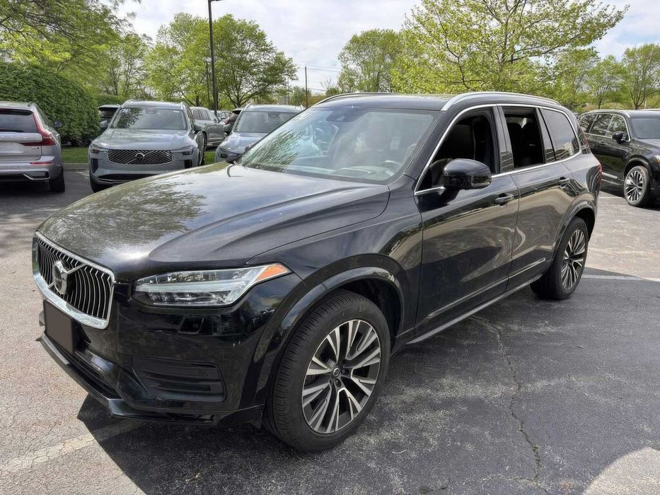 Volvo XC90      2021