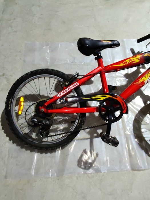 Bicicleta de criança HotWheels