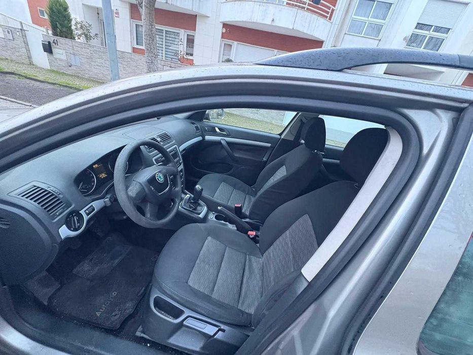Skoda Octavia Break 1.6 TDi Greenline Conforto | Financiamento disponível
