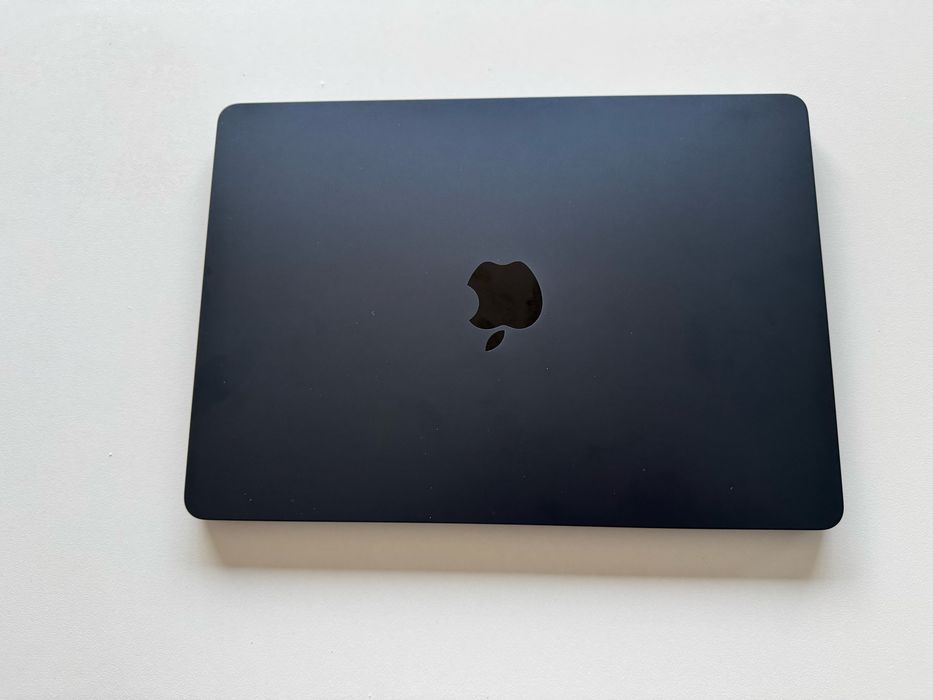 MacBook Air M2 13” – Como Novo | Garantia Apple | Caixa Completa