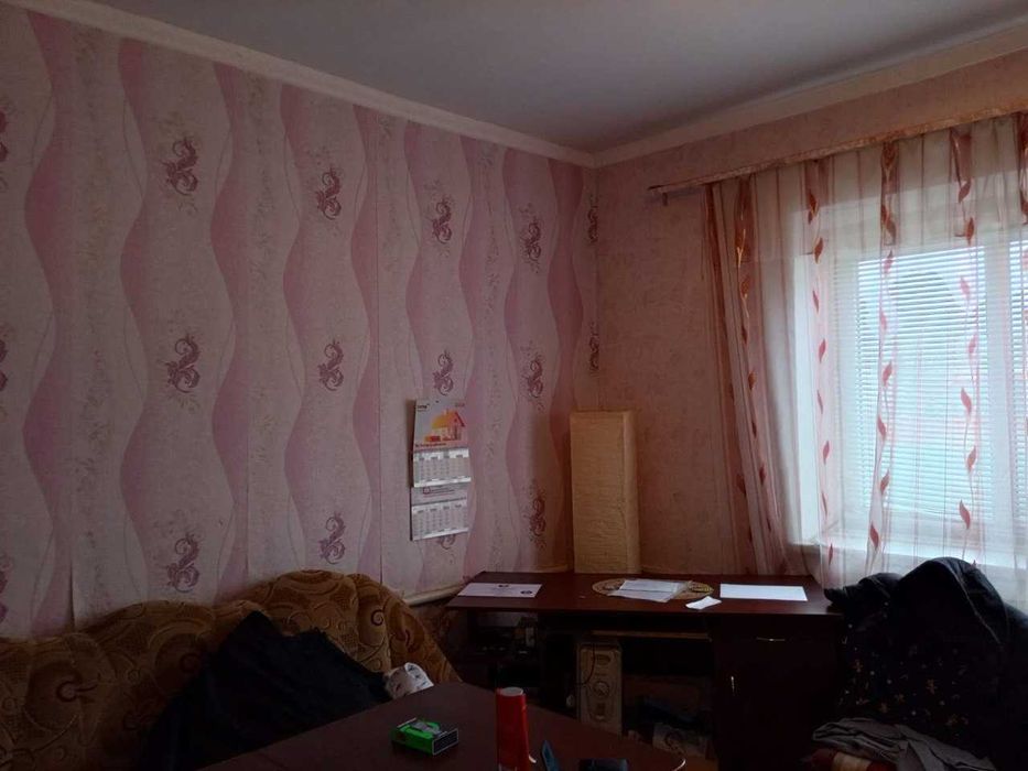 житловий будинок з господарськими будівлями