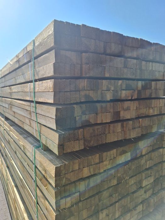 Podbitka drewniana deska elewacyjna drewno budowlane wiezba dachowa