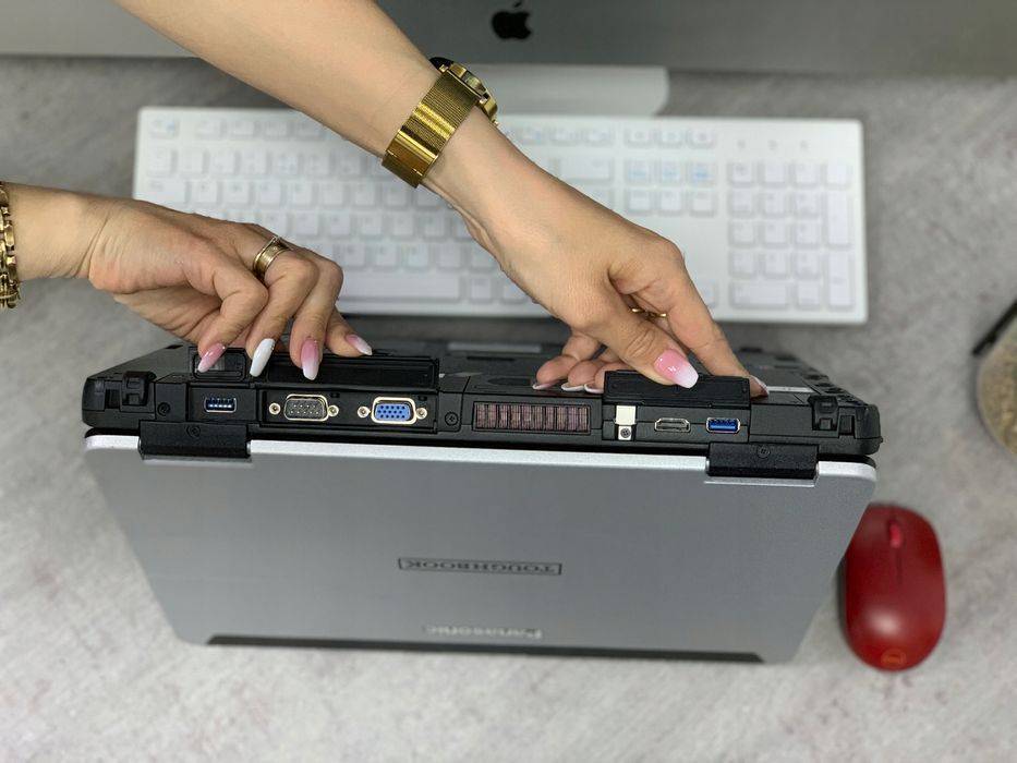 Pancerny laptop przemysłowy Panasonic FZ-55 32GB 2Tb SSD i5-8365u