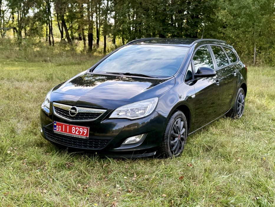 Продам Opel Astra J 2011, Бензин 1.6 Автомат