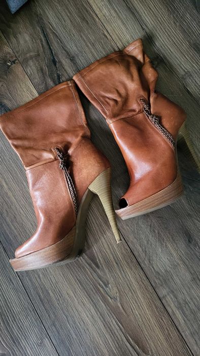 Włoskie skórzane BUTY na szpilce