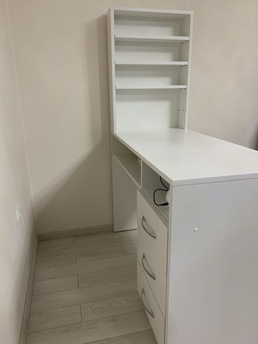 Стіл для манікюру