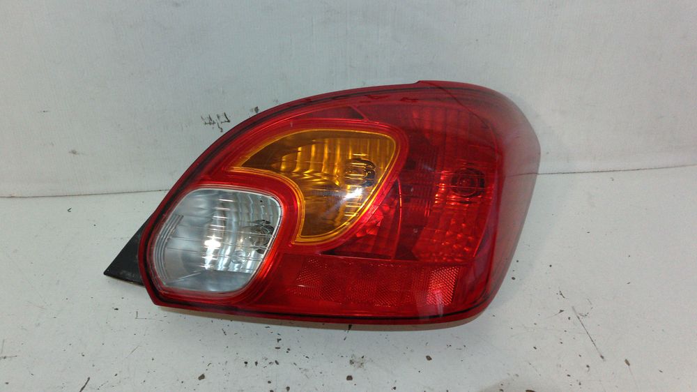 Farol Optica Mitsubishi Space Star 2013