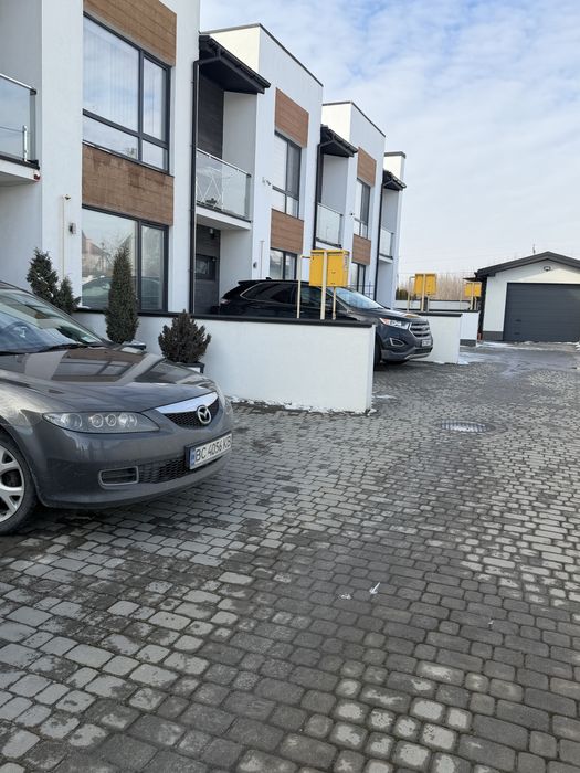 ПРОДАЖ котеджу з ремонтом в с.Зубра (поруч Сихова)