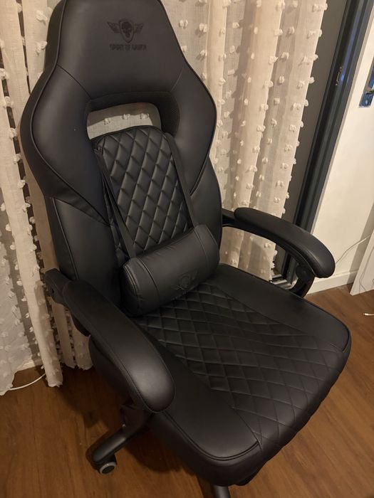 Vendo cadeira gaming preta